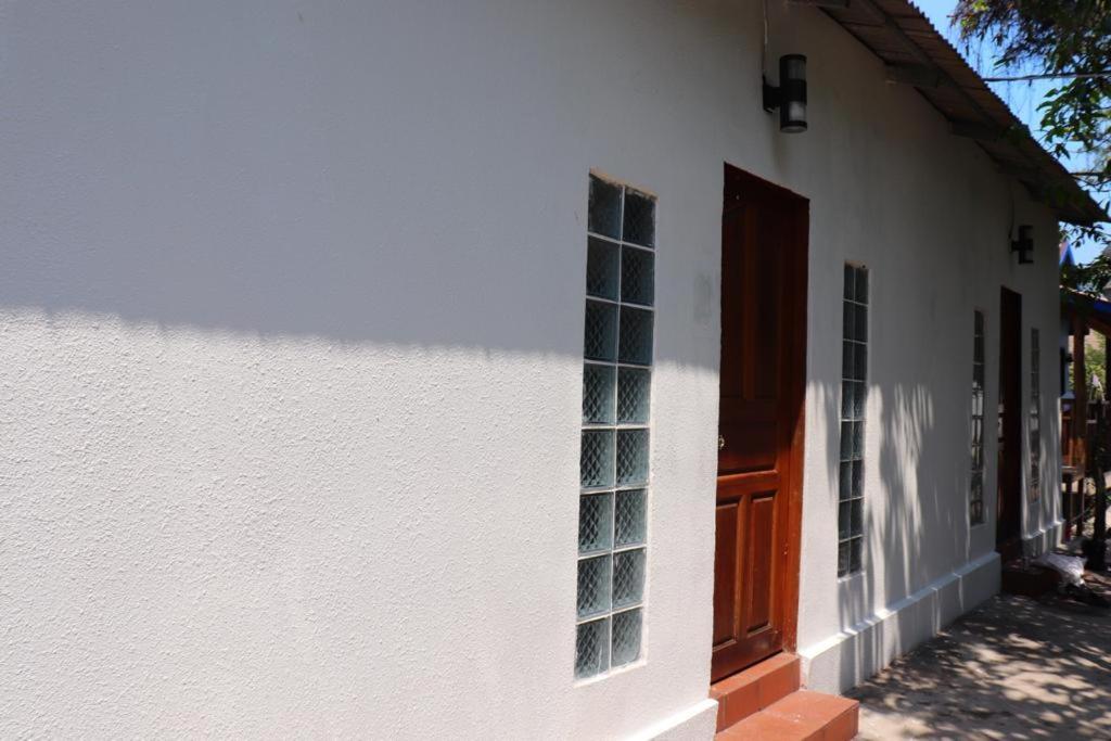 Hostel The Big Easy Koh Rong Samloem Koh Rong Sanloem Exterior foto