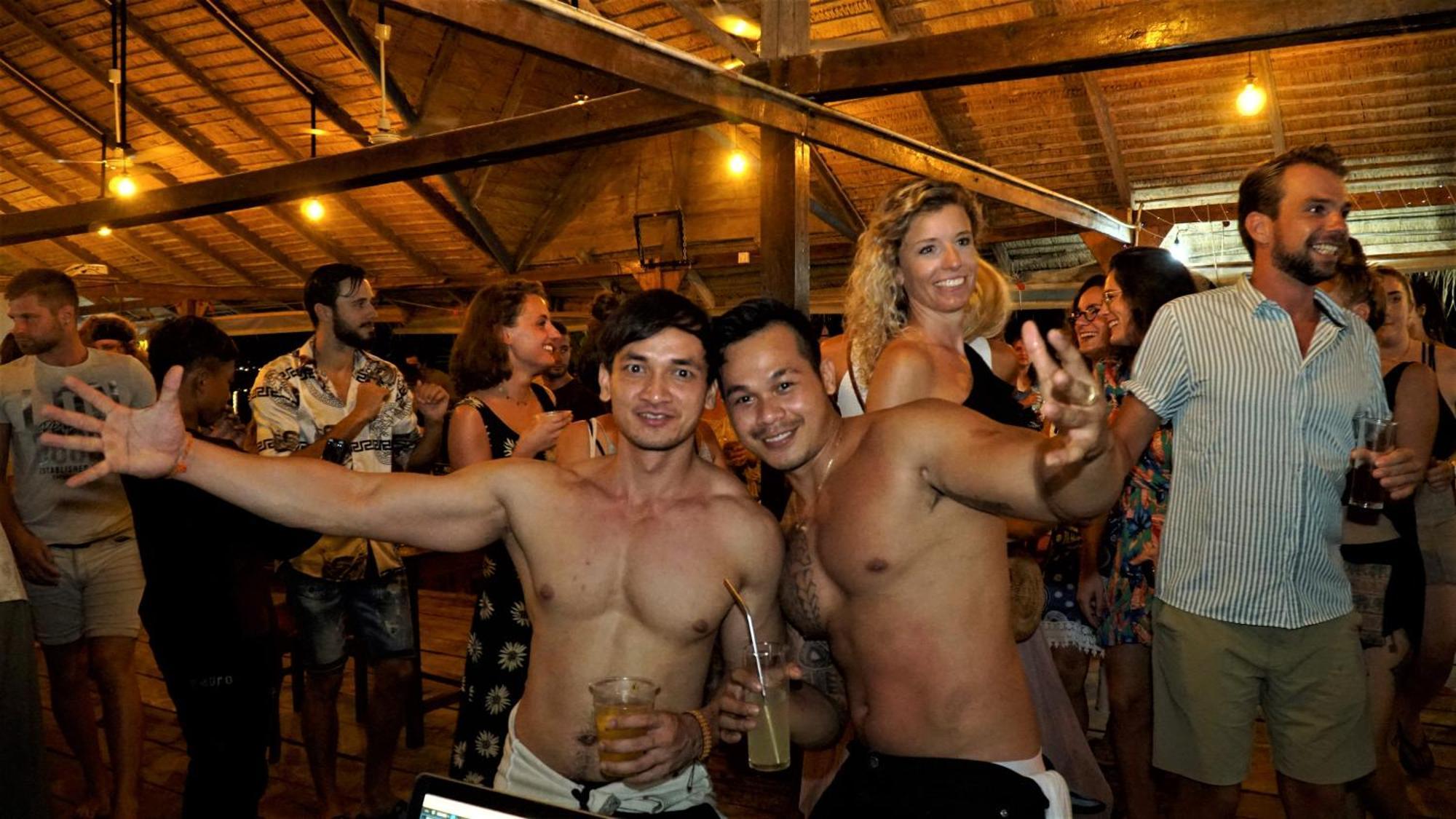 Hostel The Big Easy Koh Rong Samloem Koh Rong Sanloem Exterior foto